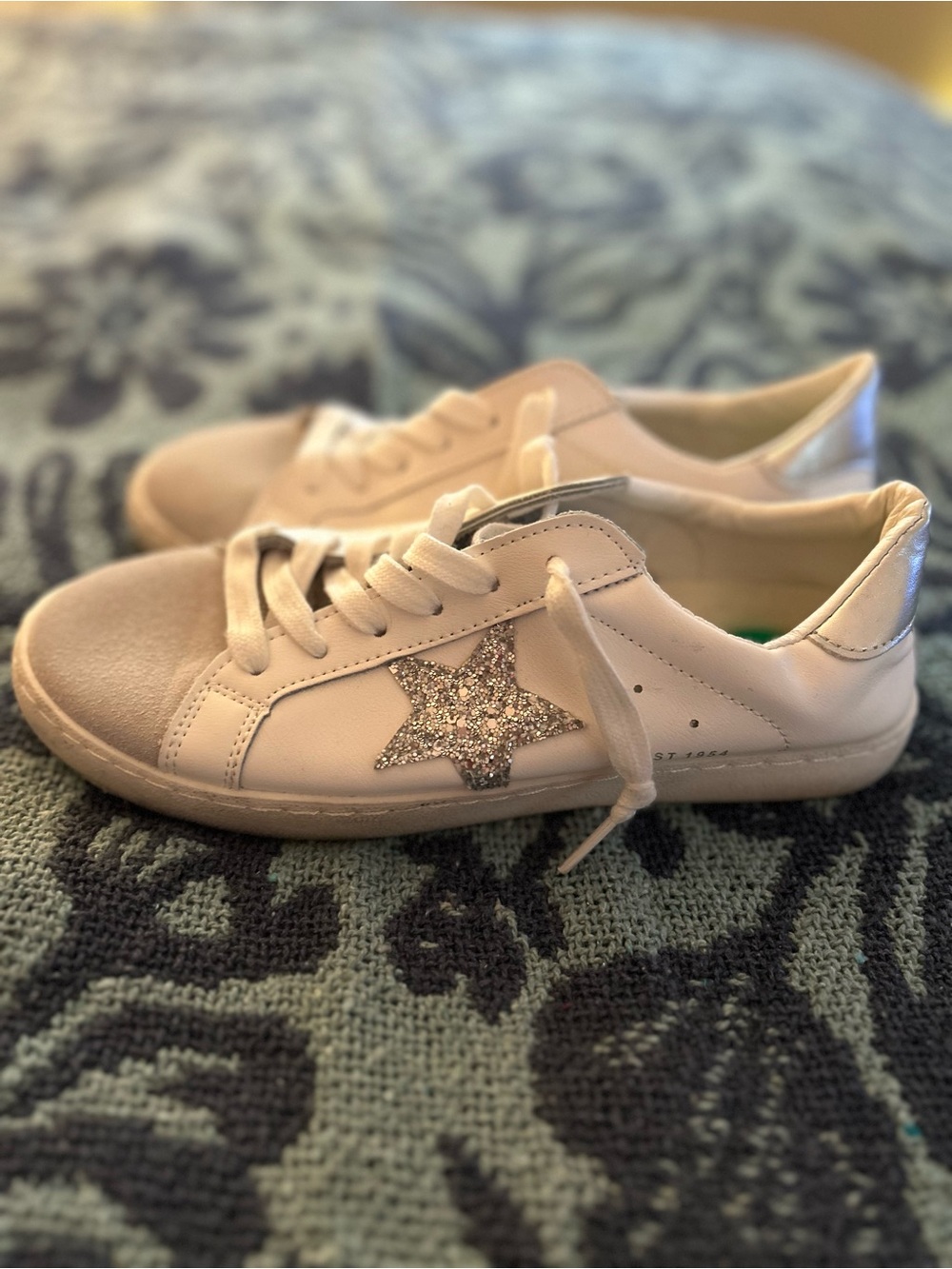 Vintage Women's White Sneakers with Silver Glitter Star